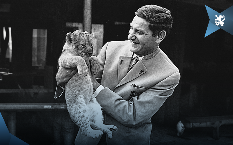 Petar Radenkovic einst im Circus Krone mit einem Löwen-Baby. Petar Radenkovic einst im Circus Krone mit einem Löwen-Baby.